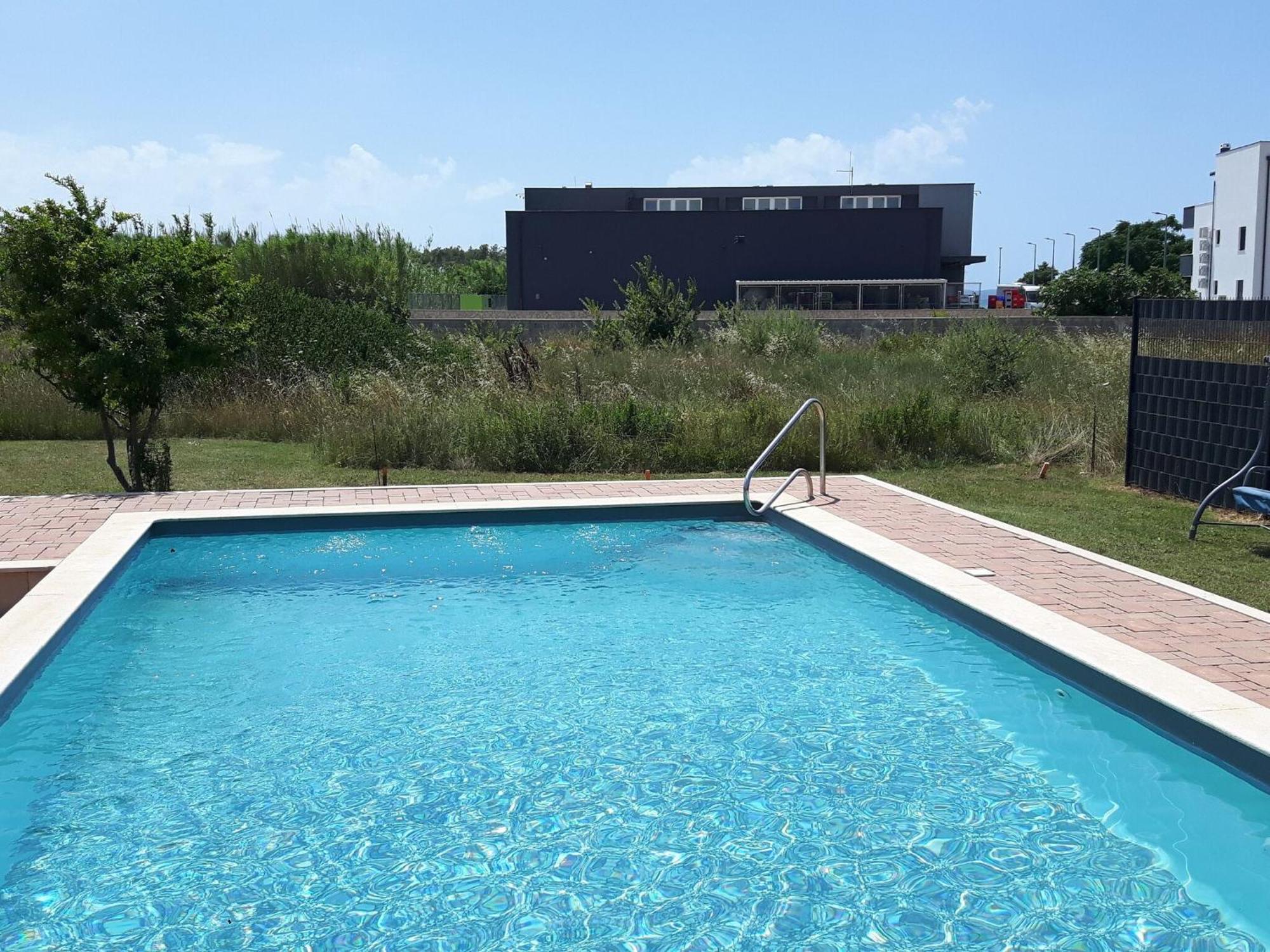 Apartments Lug Privlaka With Pool Exterior foto